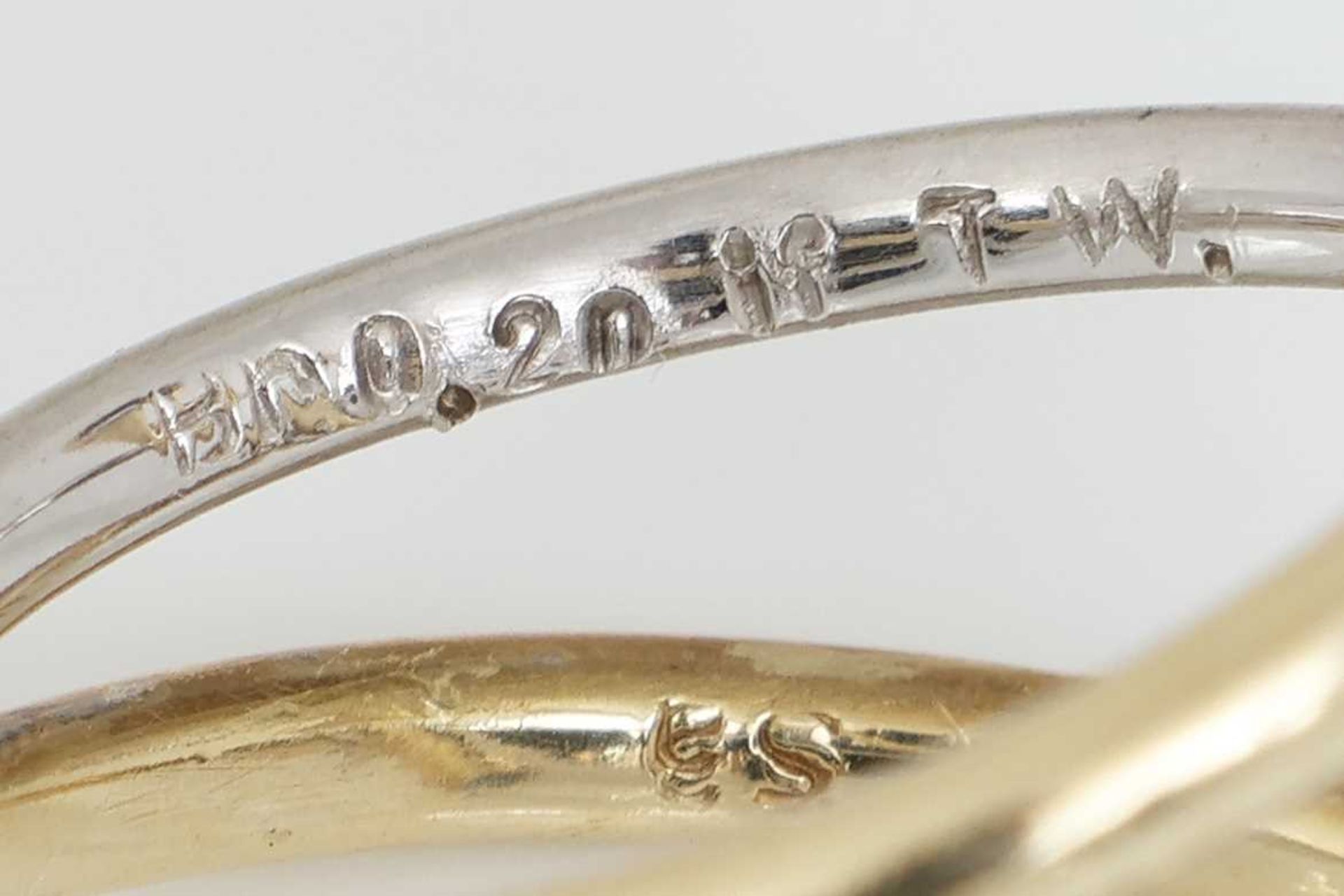 Moderner Ring mit Brillant und Saphir - Bild 4 aus 4