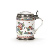 Meissen Walzenkrug mit Chinoiserie-Dekor