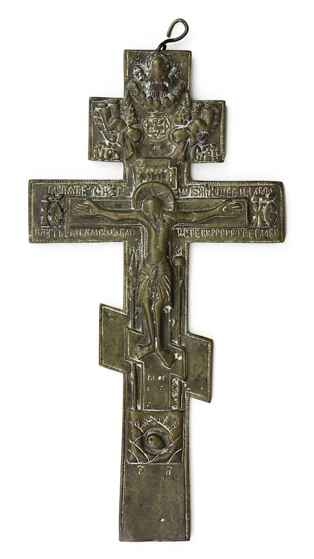Orthodoxes Kreuz, Russland 1. H. 19. Jh., Bronze, mit reliefierter Darstellung Christi am Kreuz,