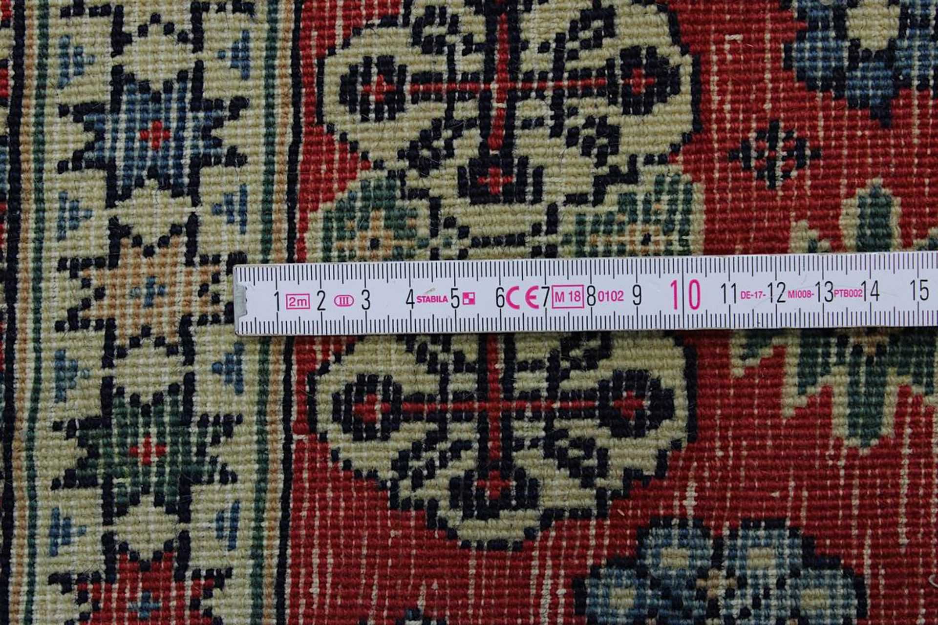 Perepedil, Kaukasus 1. H. 20. Jh., Wolle auf Baumwolle, rotgrundiger Fond, - Bild 7 aus 8