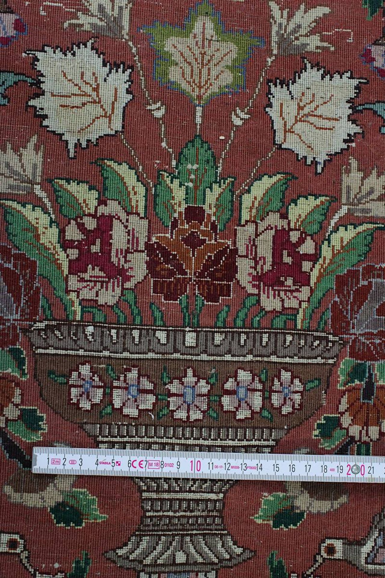 Täbris, Persien 2. H. 20. Jh., Korkwolle mit Seide, fein geknüpft, Fransen mit Klebeband - Bild 15 aus 15