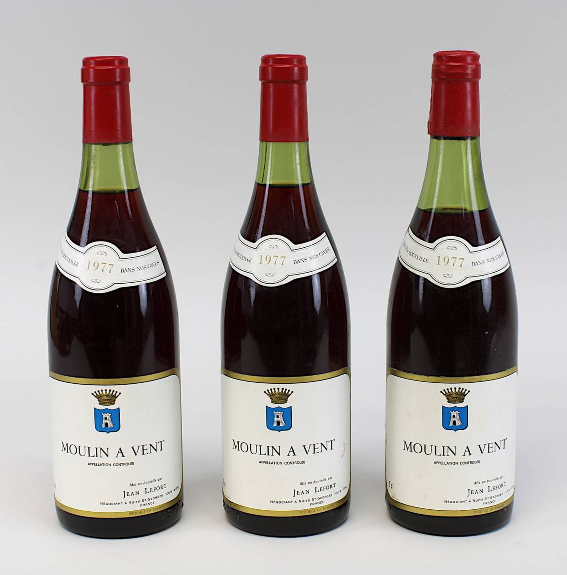 Drei Flaschen 1977er Moulin A Vent, Jean Lefort, Nuits-St.-Georges, Côte-D´Or, Füllhöhe: jeweils