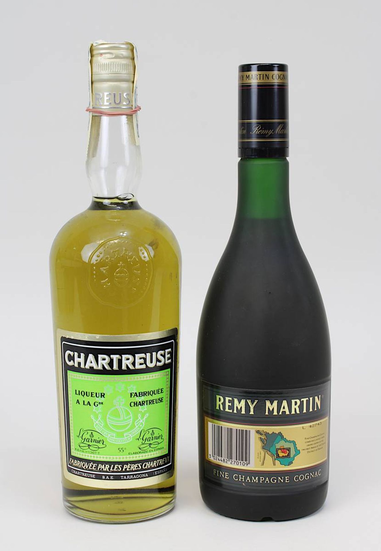 Zwei Flaschen Cognac bzw. Likör: 1 Flasche Cognac Remy Martin, V.S.O.P., Champagne Cognac und 1