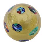 Paperweight Murano, 2. H. 20. Jh., farbloses Glas, mit Goldfolie u. polychromen Millefiori-Dekor, H: