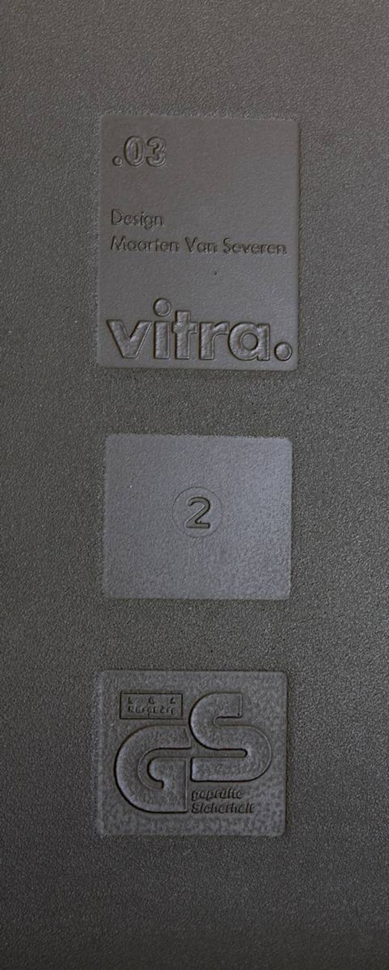 Satz von vier Vitra-Stühlen Modell 03, Sitzschale aus Polyurethan, braun, Entwurf Maarten van - Image 2 of 2