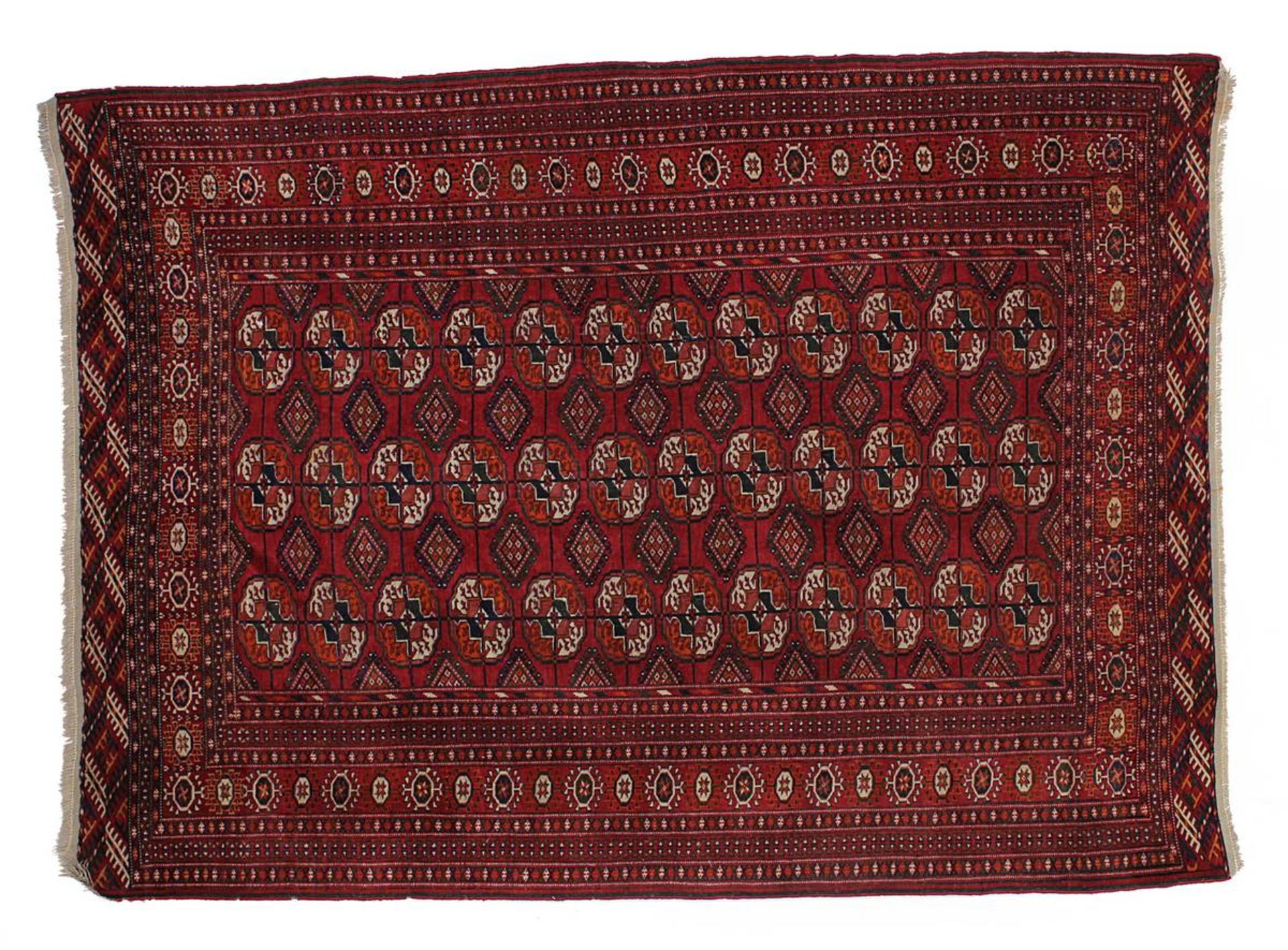 Tekkeh-Turkmenenteppich, fein geknüpft, dunkelroter Fond, 187 x 139 cm, eine Ecke leicht