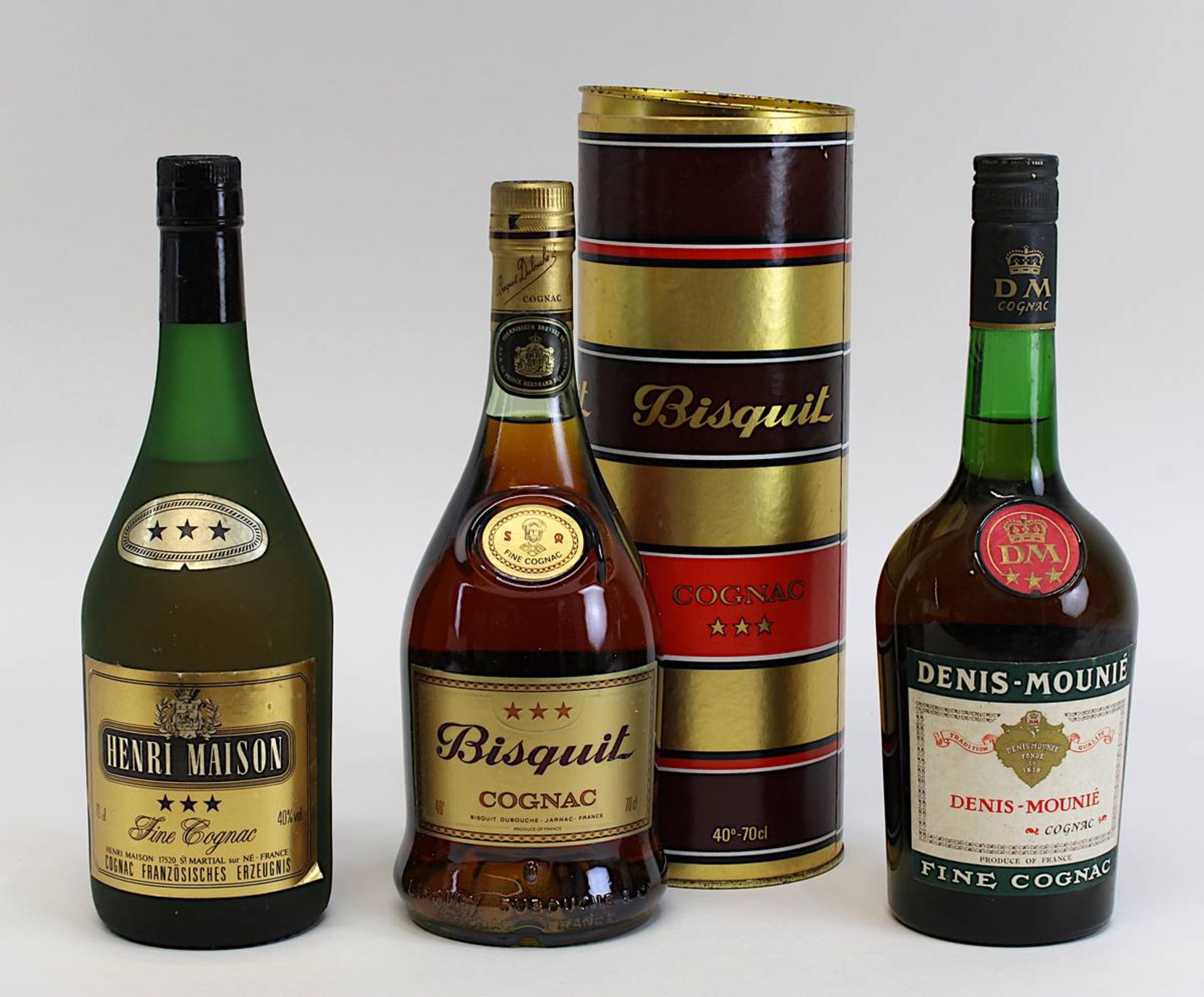 Drei Flaschen Cognac 2. H. 20. Jh.; eine Flasche Denis-Mounie Cognac, wohl 1980er Jahre; eine