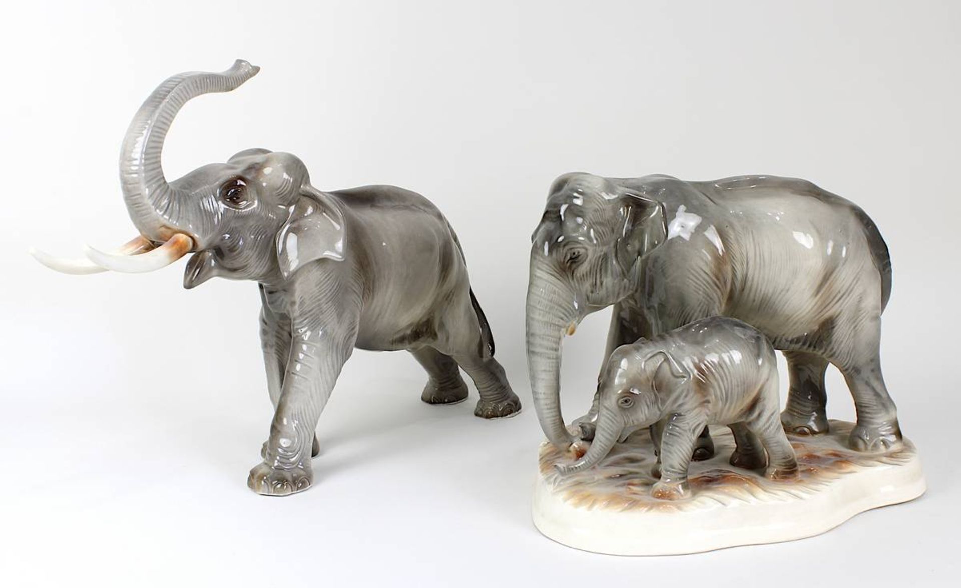 2 Keramik Elefanten-Figuren, Hertwig & Co, Katzhütte um 1920-30, Elefantenbulle, Höhe 31,5 cm, Länge