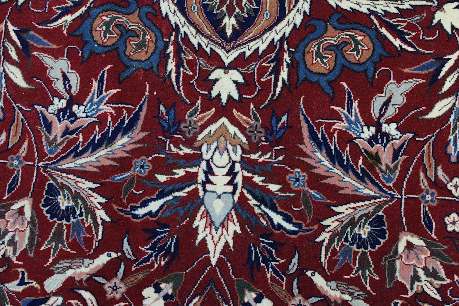Teppich, 2. H. 20. Jh., feine gute Handknüpfung, roter Fond mit Mitteldemaillon - Image 5 of 15