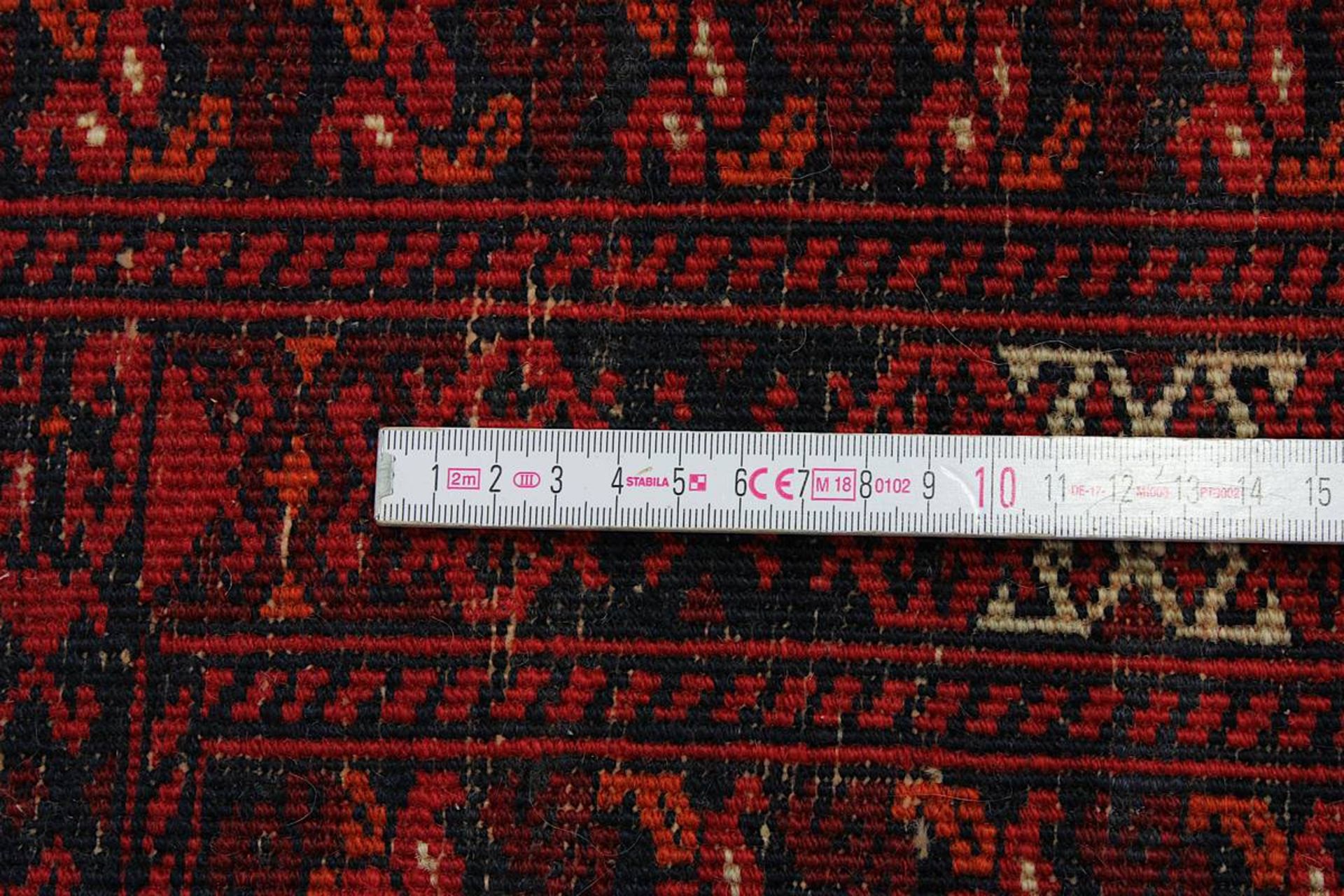 Afghan-Galerie, Afghanistan 2. H. 20. Jh., rotgrundig, mit 2 Reihen zu 21 Göls, mehrfache Bordüre, - Bild 4 aus 6