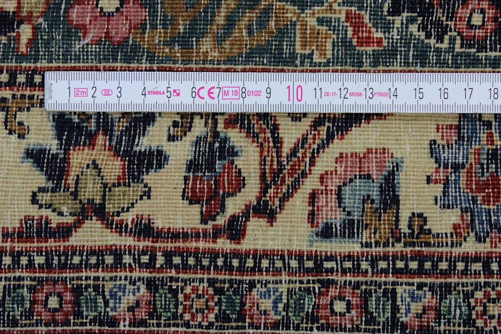 Weramin, Persien 2. H. 20. Jh., Wolle mit Seide, fein geknüpft, durchzogen von Blatt- u. - Bild 6 aus 12