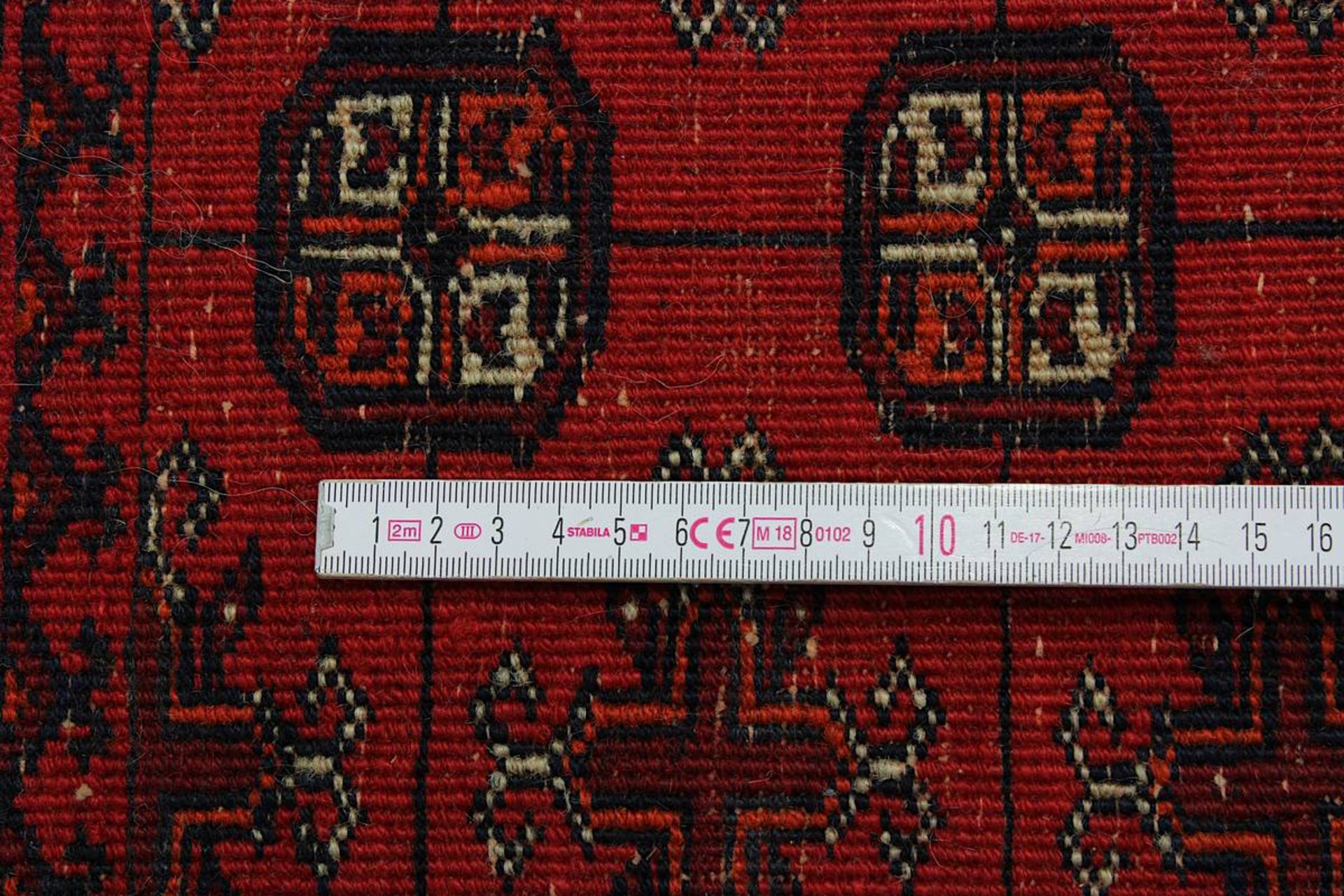 Afghan-Galerie, Afghanistan 2. H. 20. Jh., rotgrundig, mit 2 Reihen zu 21 Göls, mehrfache Bordüre, - Bild 6 aus 6