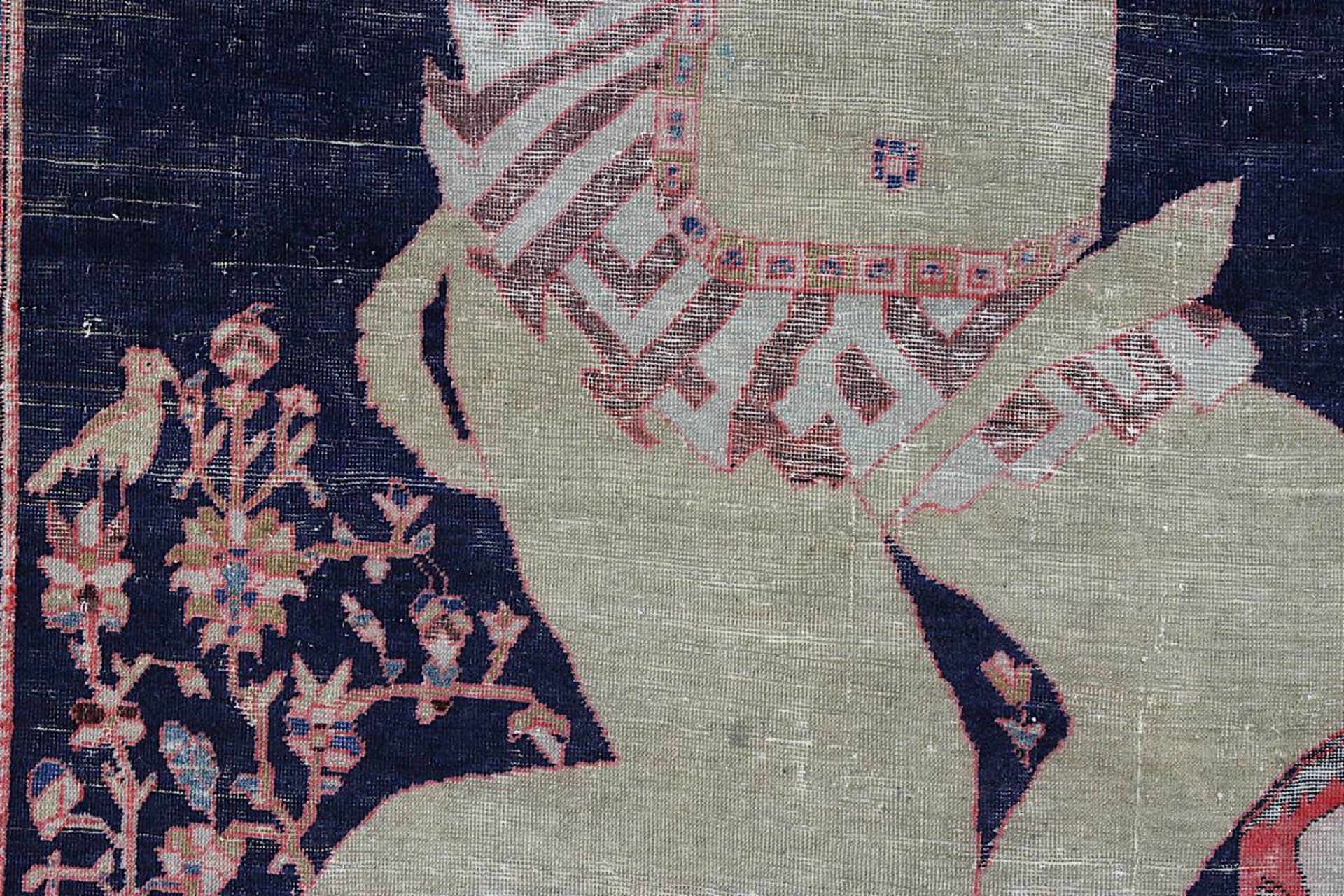 Antiker ausgefallener Farahan oder Malayer, Persien 19. Jh., mit der Darstellung des weißen Dämon - Bild 10 aus 16