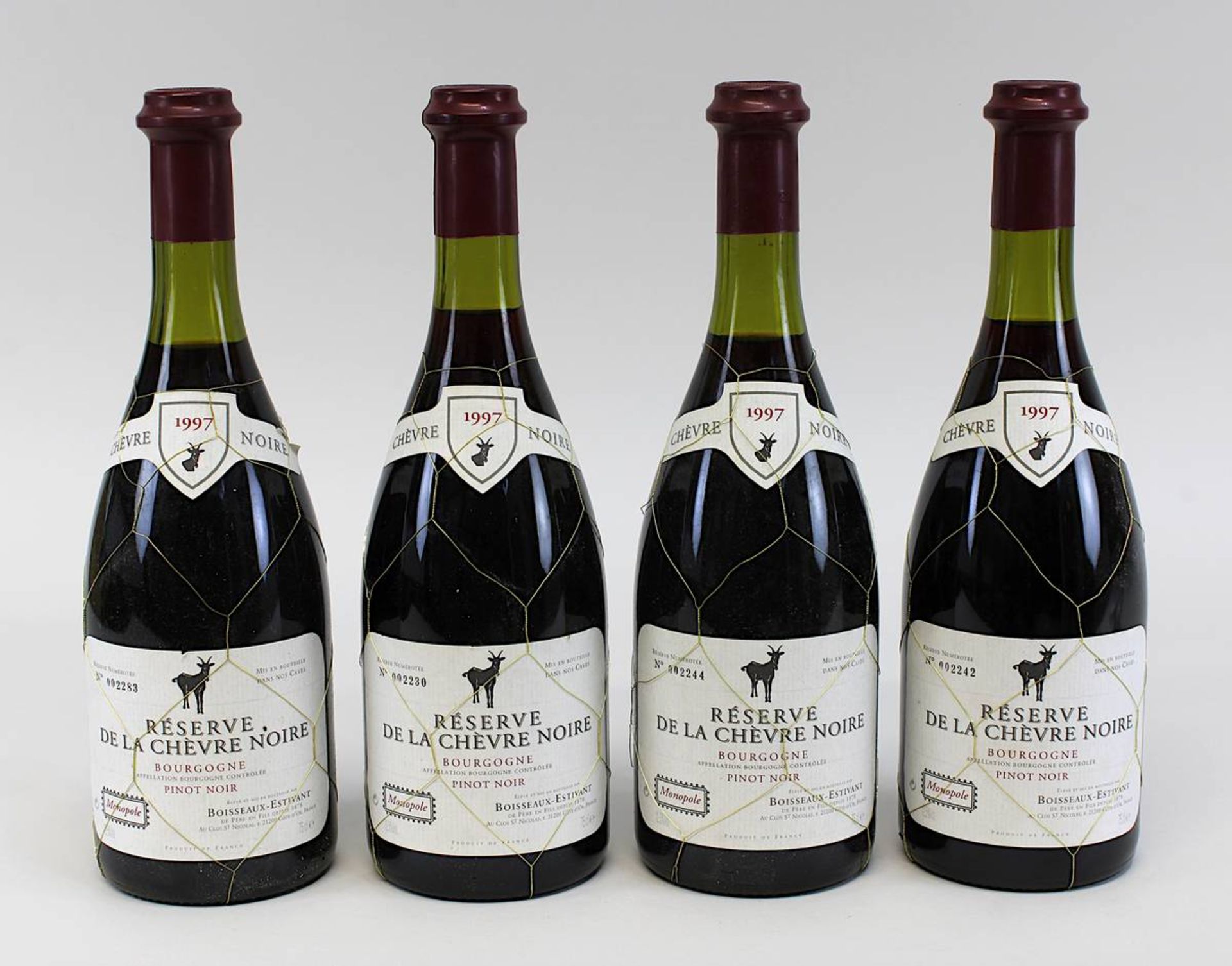Vier Flaschen 1997er Réserve de la Chèvre Noire, Bourgogne, Pinot Noir, Boisseaux-Estivant, Père