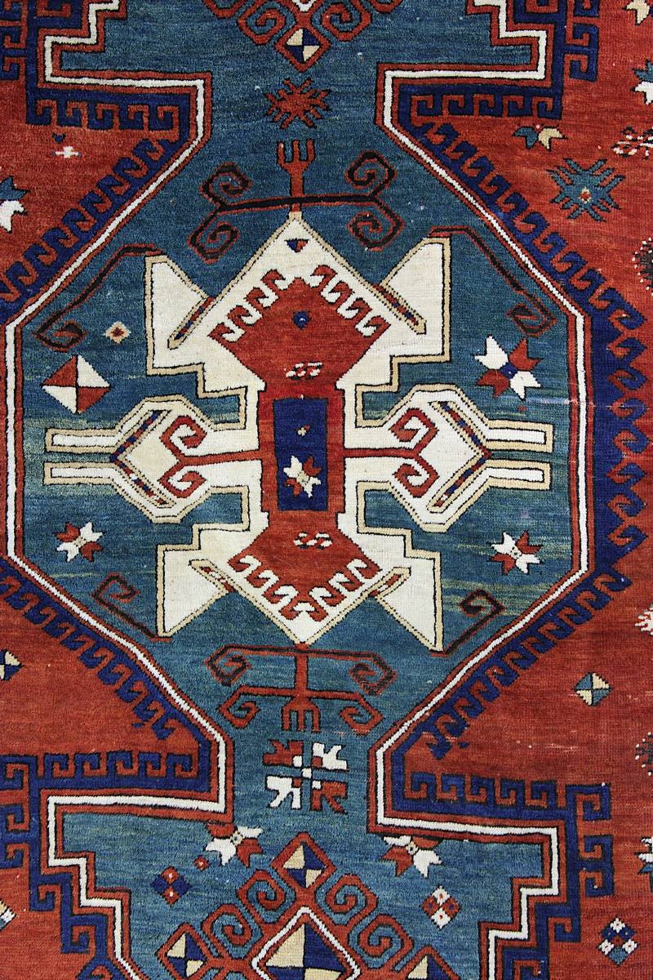 Lori-Pambak-Kasak, Kaukasus um 1900, Wolle auf Wolle, rotbrauner Fond, mit gestuftem großem - Bild 2 aus 6