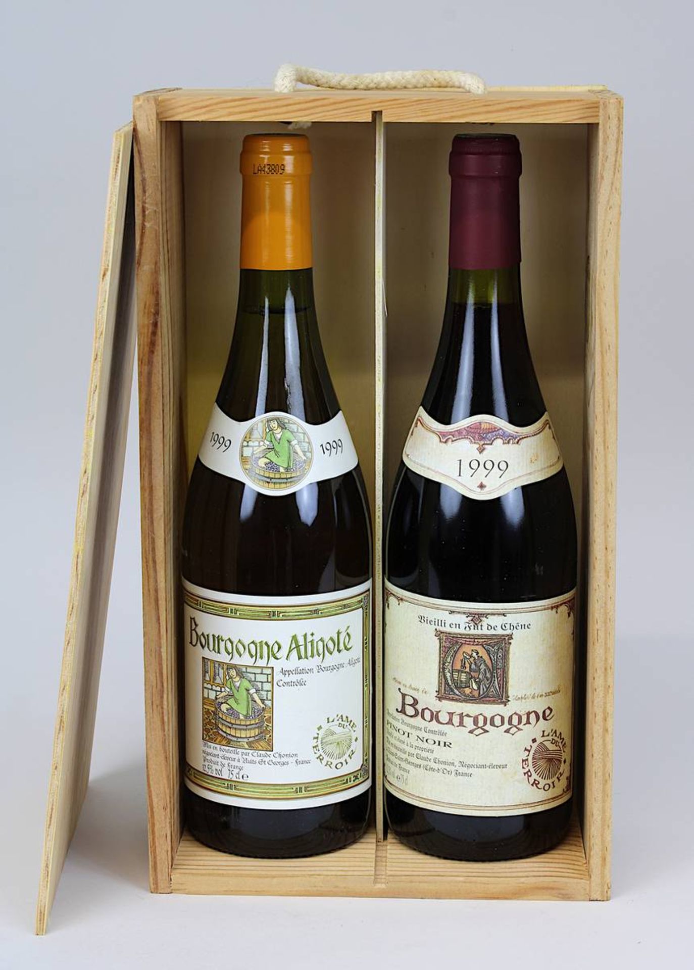 Zwei Flaschen 199er Bourgogne: 1 Flasche Pinot Noir und 1 Flasche Bourgogne Aligoté, beide Claude