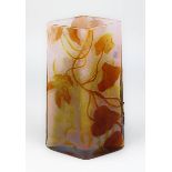 Gallé Jugendstil-Vase, Nancy 1906-1914, flacher vierseitiger Klarglaskörper, hellroséfarbener