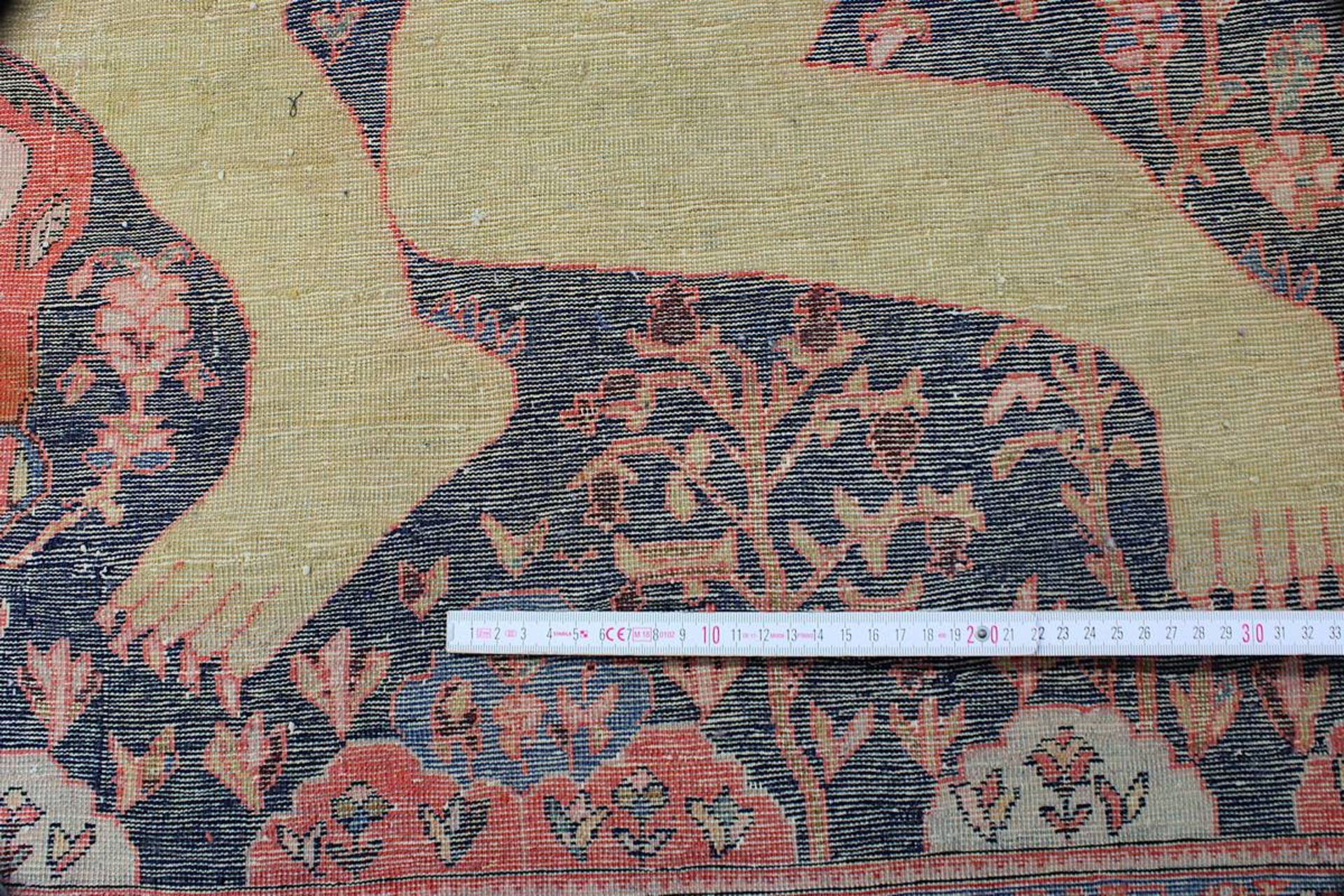 Antiker ausgefallener Farahan oder Malayer, Persien 19. Jh., mit der Darstellung des weißen Dämon - Bild 15 aus 16