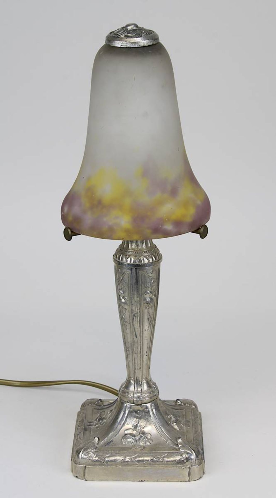 Jugendstil-Tischlampe, Croismare, Frankreich um 1910, Fuß aus verzinktem Metallguss mit Blumendekor,