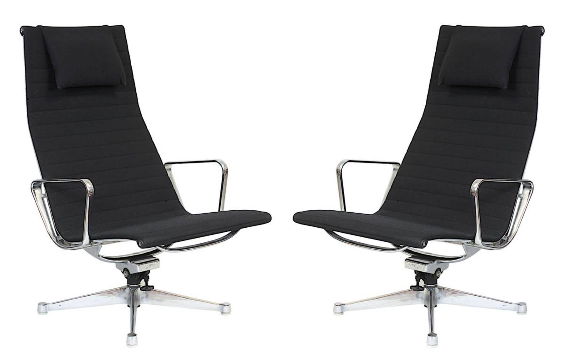 Paar Drehsessel Aluminium Chairs EA-124, Design Ray und Charles Eames 1958, Ausführung Vitra um
