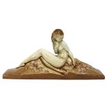St. Clement Art-Déco Keramikfigur Frauenakt auf Felsen sitzend, Frankreich 1. Drittel 20. Jh.,
