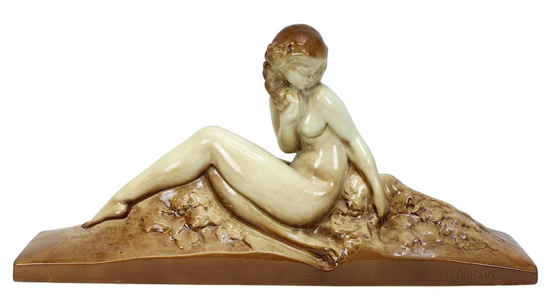 St. Clement Art-Déco Keramikfigur Frauenakt auf Felsen sitzend, Frankreich 1. Drittel 20. Jh.,