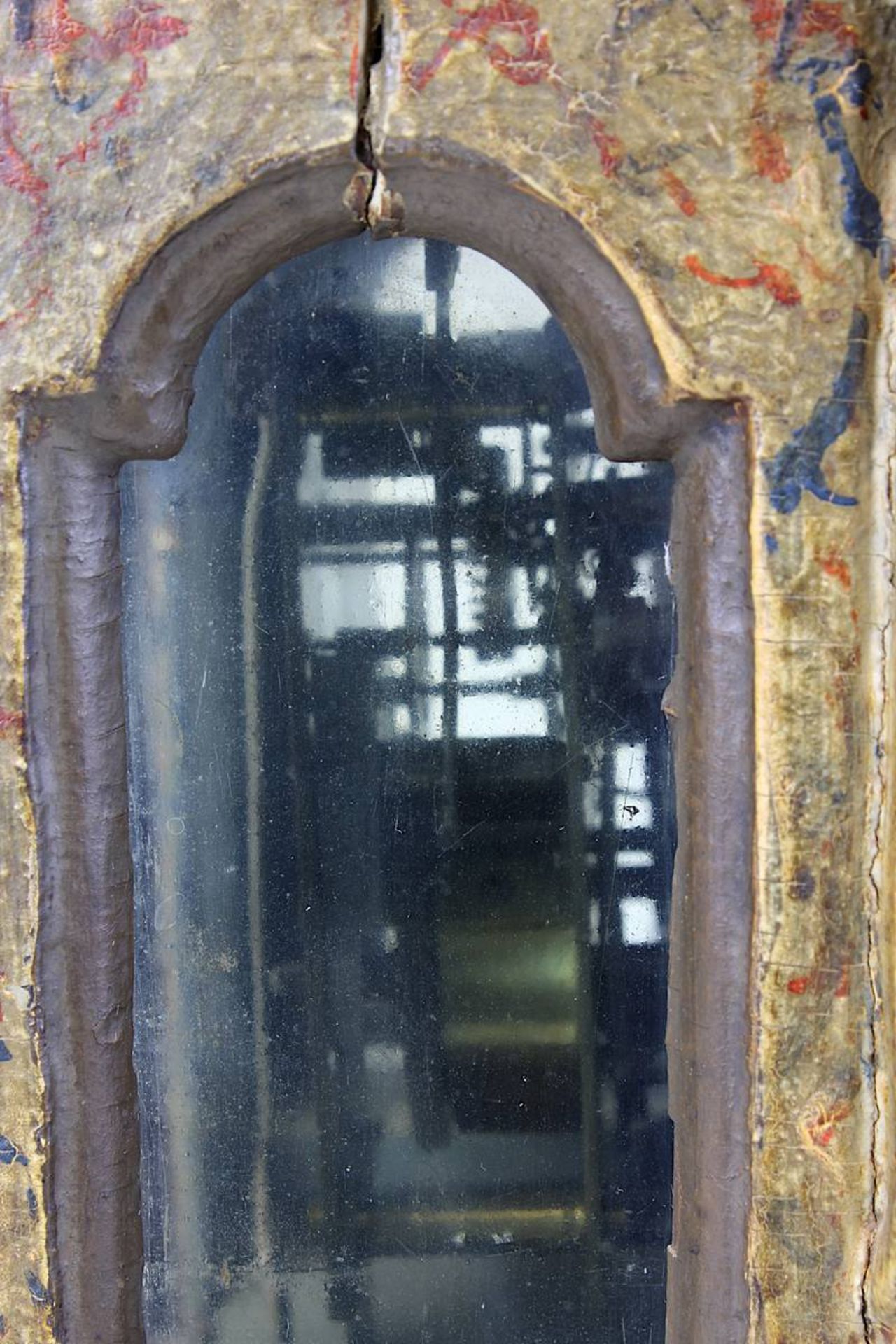 Stockuhr, Mainfranken wohl 18. Jh., Holgzgehäuse auf 4 kleinen Füßen, farbig gefasst und mit - Image 8 of 9