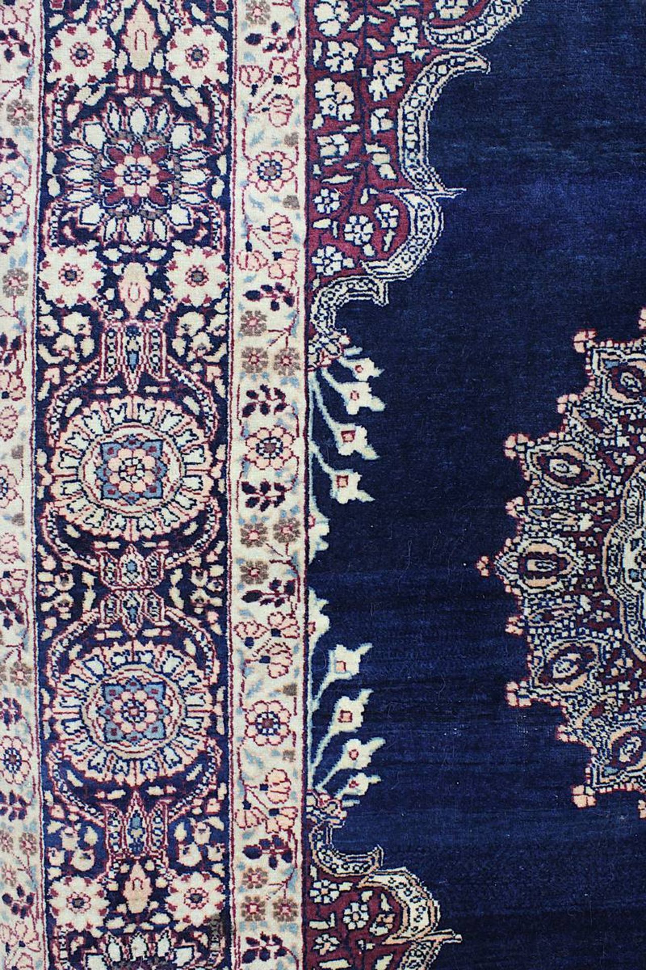 Täbris, Persien 1. H. 20. Jh., nachtblauer Fond, mit gestuftem Mittelmedaillon u. abgesetzten - Bild 2 aus 9