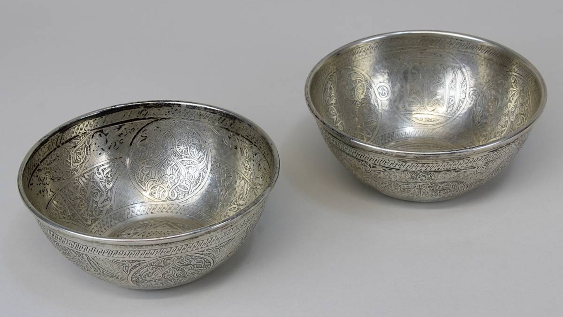 2 gravierte Silberschalen, Ägypten von 1946, 2 gleichgroße Schälchen aus 900er Silber mit