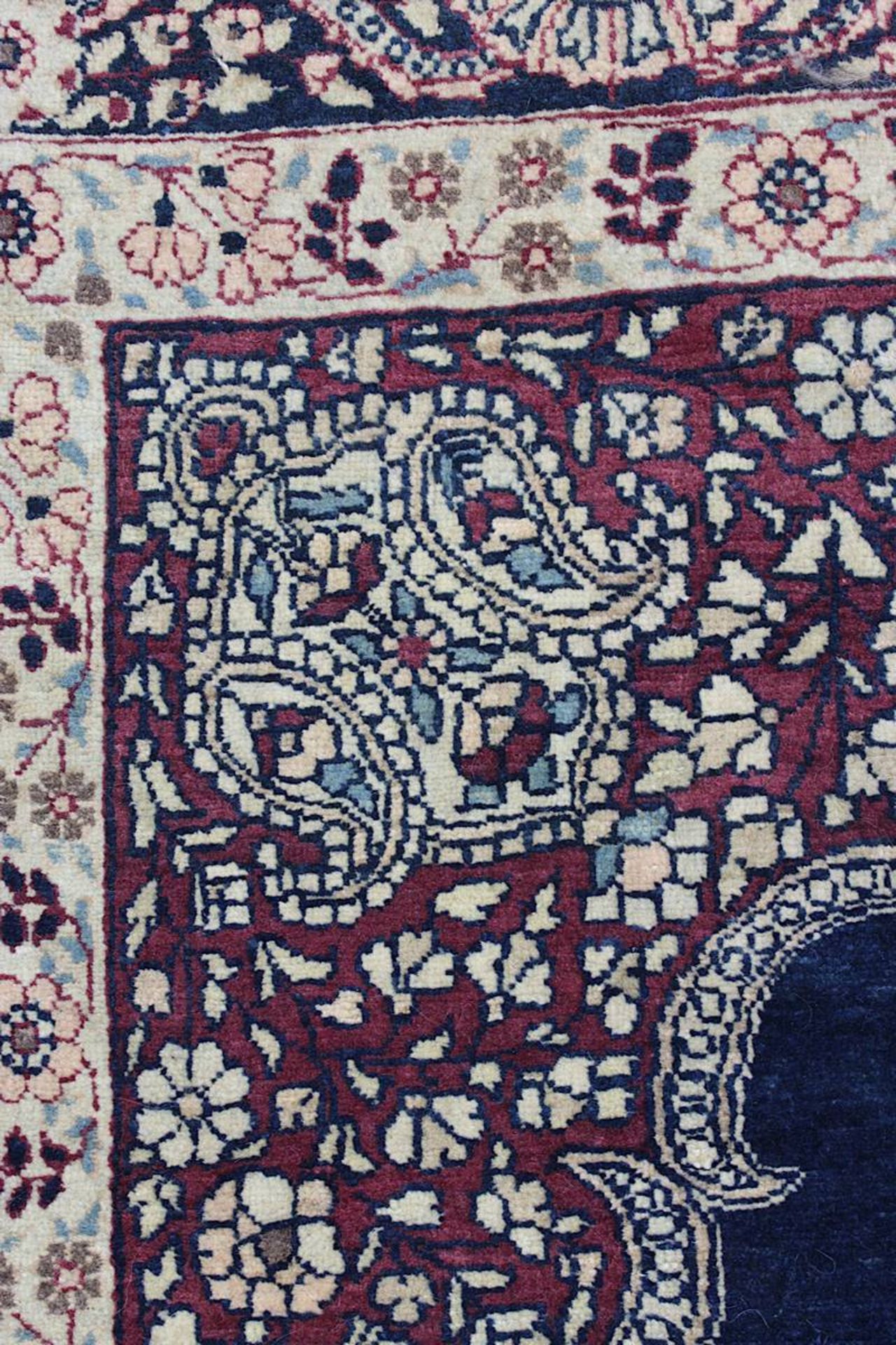 Täbris, Persien 1. H. 20. Jh., nachtblauer Fond, mit gestuftem Mittelmedaillon u. abgesetzten - Bild 5 aus 9