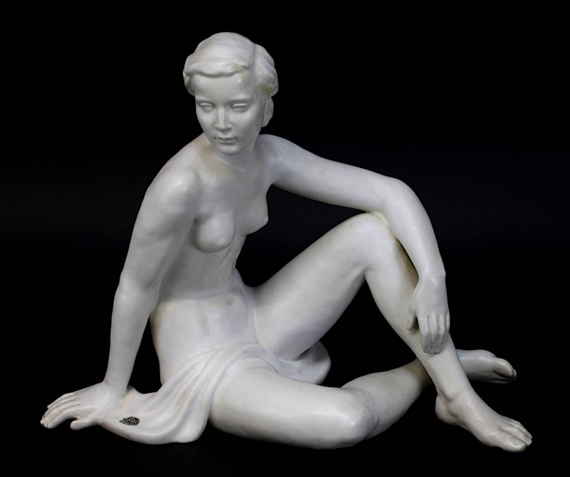 Keramos Art-Déco Keramikfigur, weiblicher sitzender Akt, Wiener Kunstkeramik und Porzellanmanufaktur