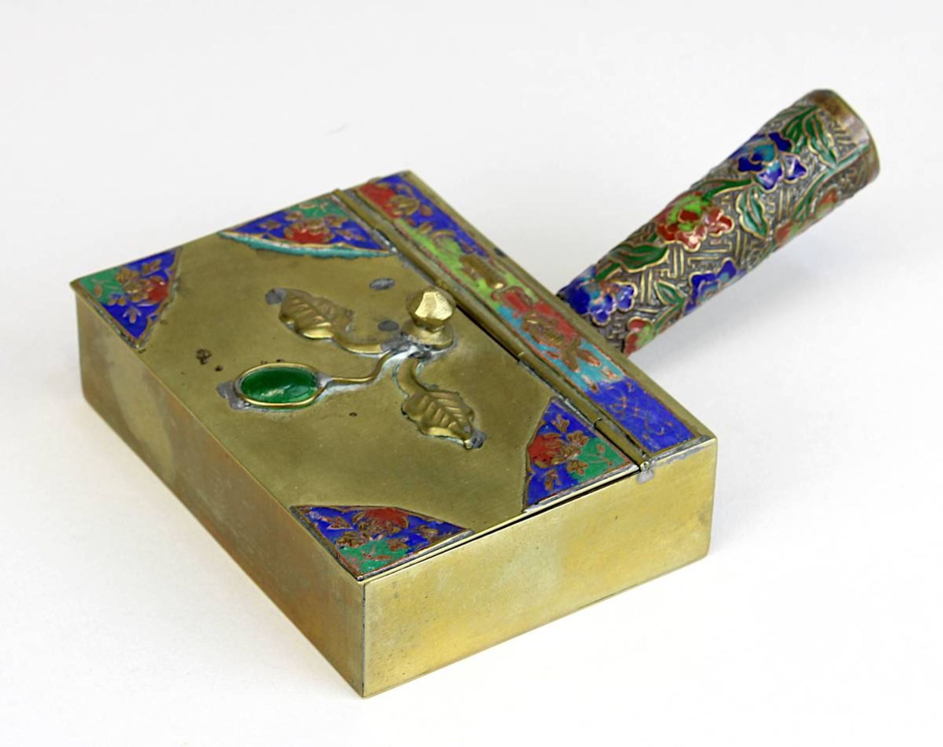 Kleiner Handascher, China 1. H. 20. Jh., Messing mit Cloisonné, anscharnierter Klappdeckel mit