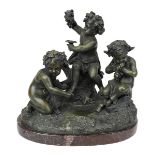 Figurengruppe Bacchantenkinder, Bronze um 1890, fein ausgearbeitete Figur, braun-grün patiniert, auf