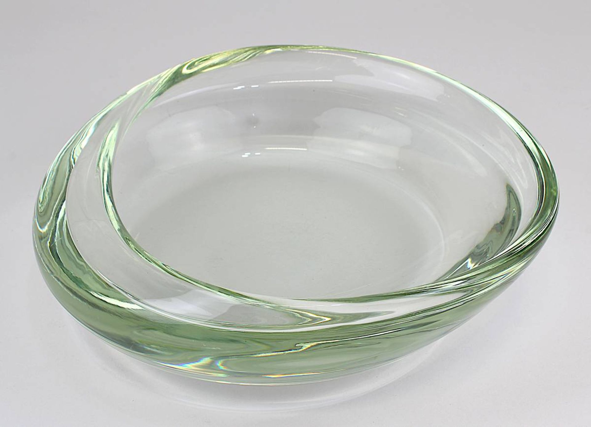 Glasschale Alfredo Barbini Murano 2. H. 20. Jh., in leicht verzogener runder Form, auf Boden bez.