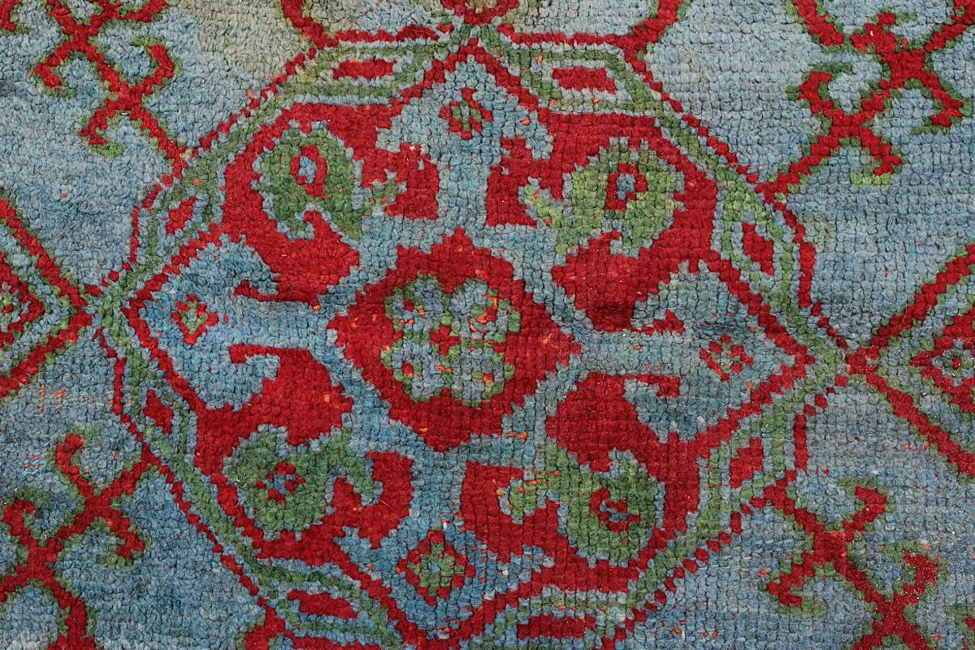 Großer Teppich, Marokko oder Türkei Mitte - 2. H. 20. Jh., roter Fond, mit türkis abgesetztem - Image 6 of 11