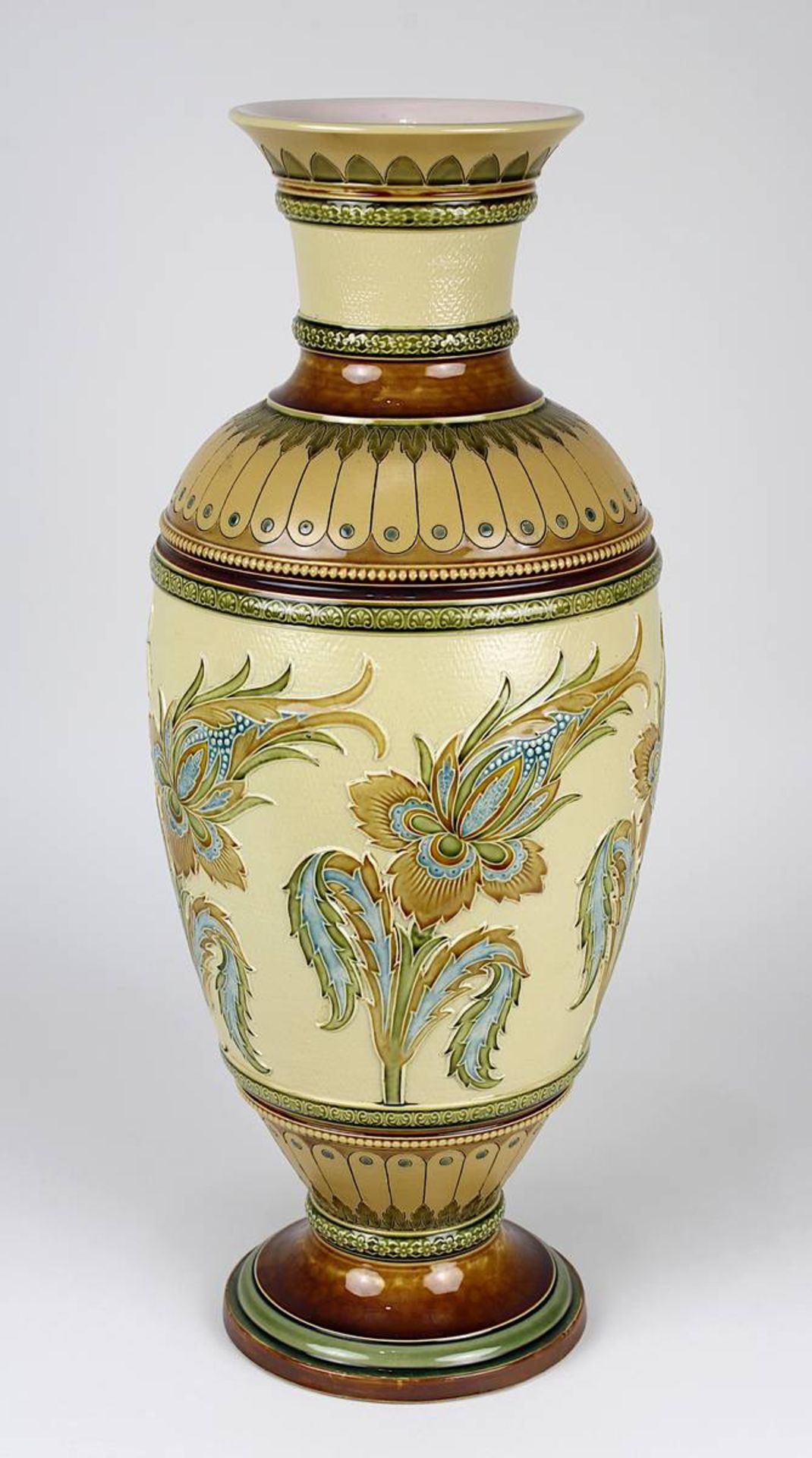 Große Villeroy & Boch Keramikvase mit Blumendekor, Mettlach 1898, balusterförmiger Keramikkorpus,