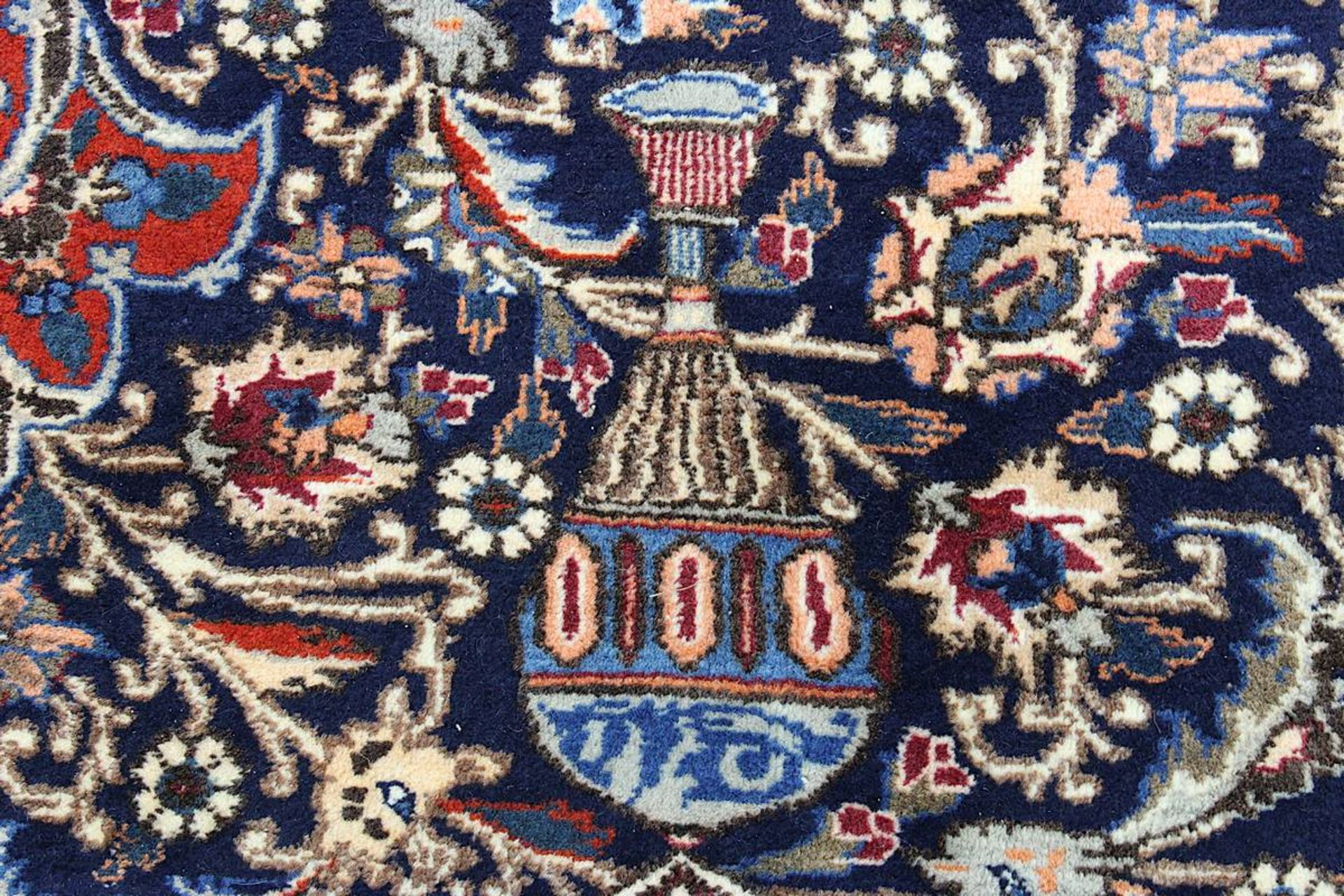 Dekorativer großer Kaschmar, Persien 2. H. 20. Jh., aufwendige sehr gute Knüpfung, nachtblauer - Bild 9 aus 18