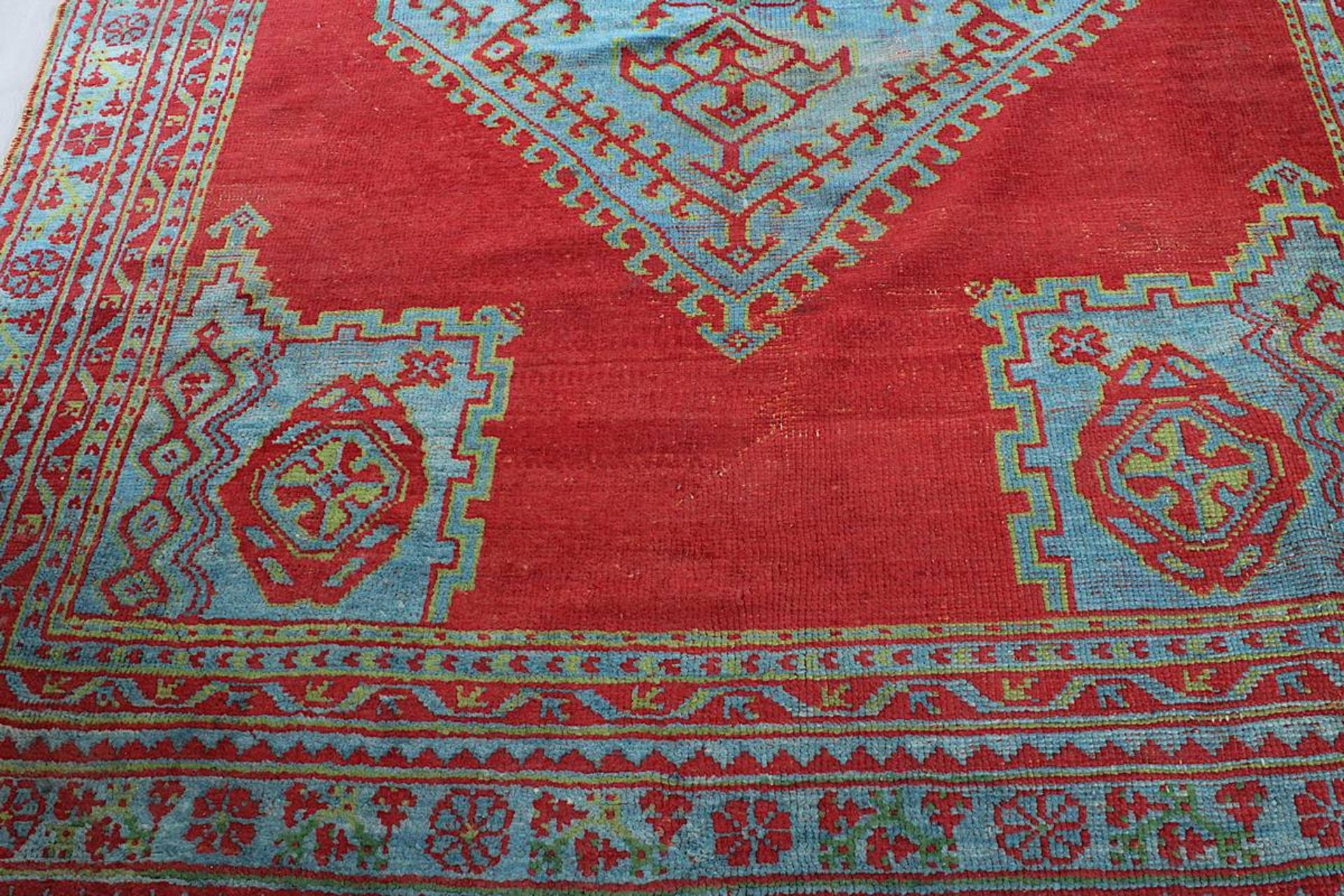 Großer Teppich, Marokko oder Türkei Mitte - 2. H. 20. Jh., roter Fond, mit türkis abgesetztem - Image 3 of 11