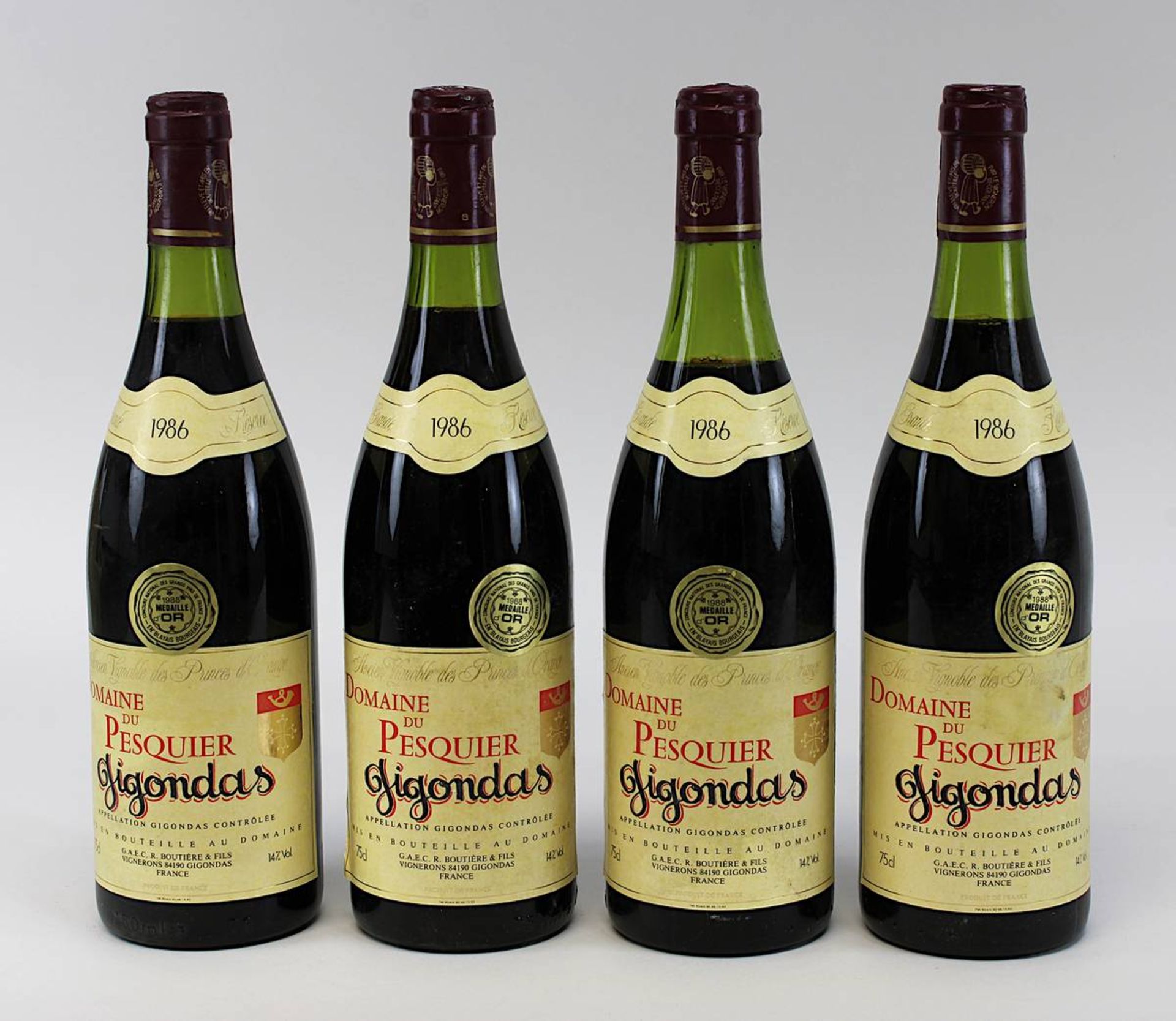 Vier Flaschen 1986er Gigondas, Domaine du Pesquier, Grande Réserve, R. Boutière & Fils, Gigondas,