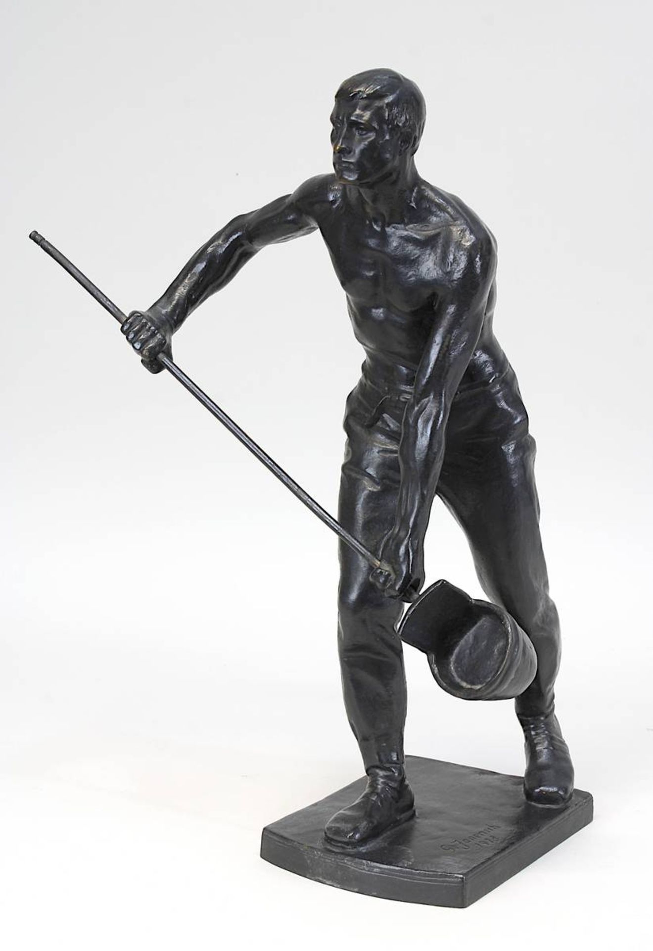 Janensch, Gerhard (Zamborst/Pommern 1860 - 1933 Berlin), "Eisengießer", Bronze, dunkel patiniert,