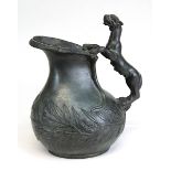 Bronzekrug mit figürlichem Henkel in Gestalt einer Löwin, Replik nach antikem Vorbild, Gießerei