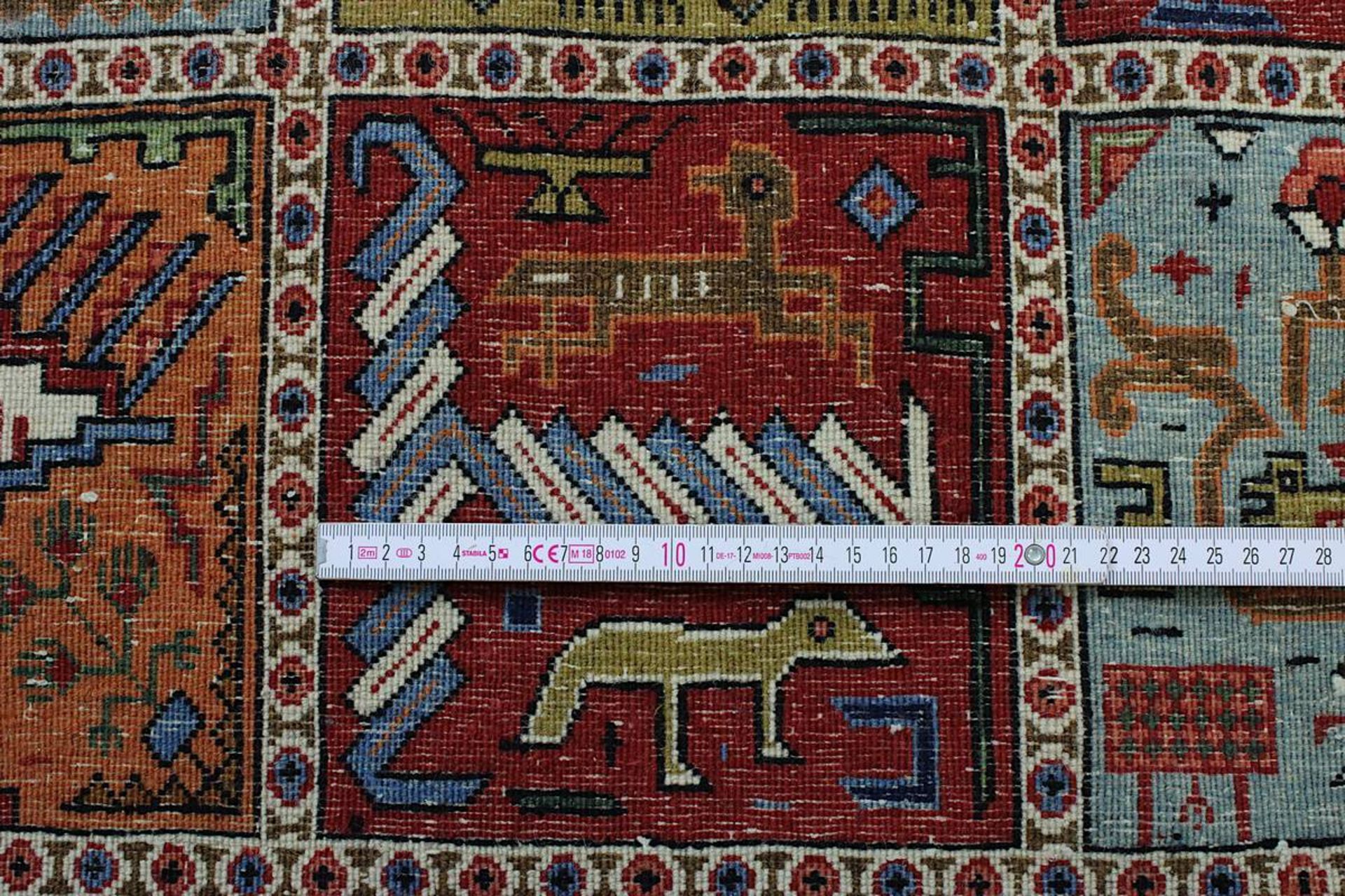Ghom, Persien 2. H. 20. Jh., feine enge Knüpfung, Feldereinteilung in 96 Felder mit Ornamenten, - Bild 9 aus 11