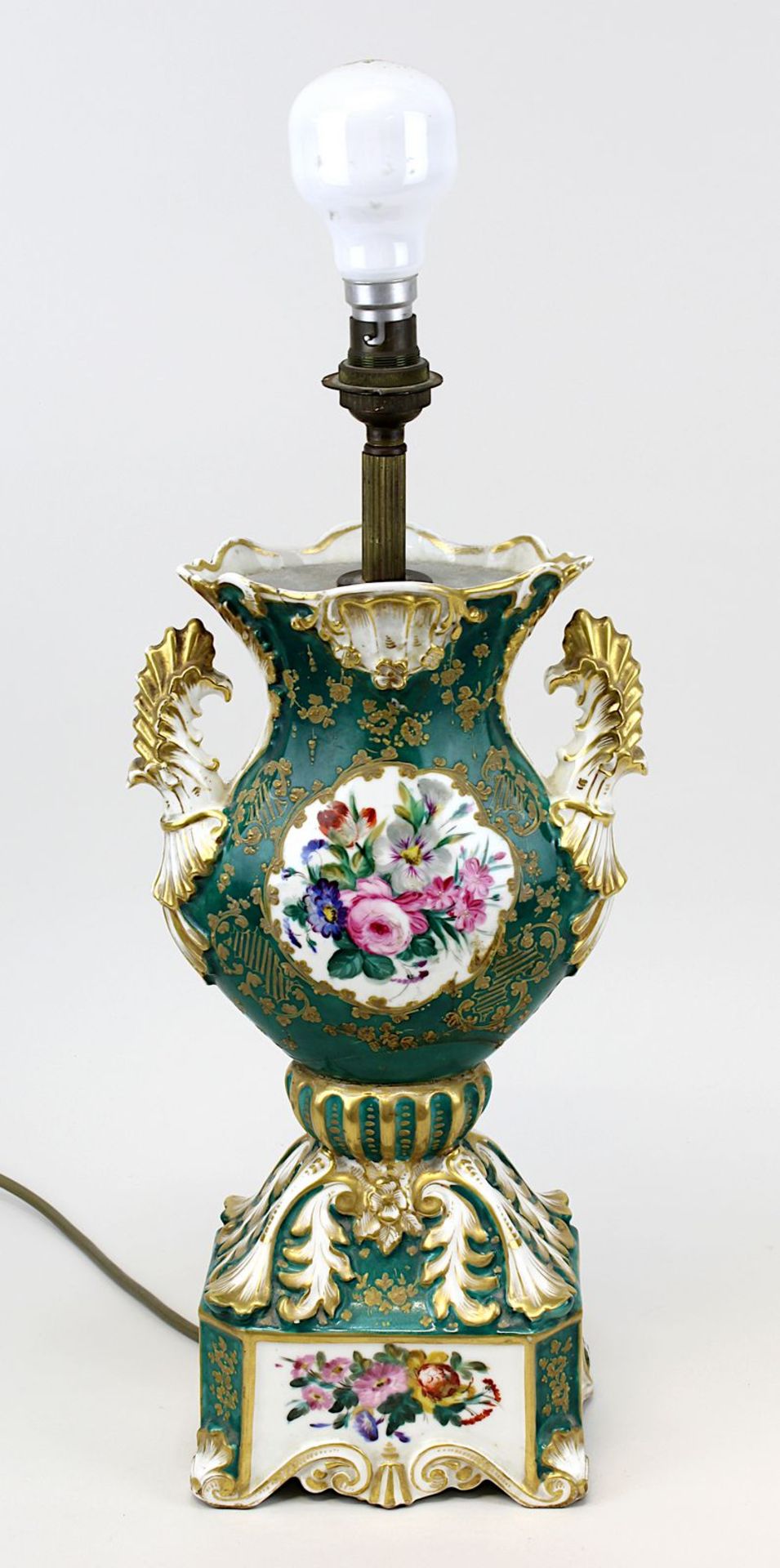 Prunkvase, Frankreich, 2. H. 19. Jh., als Lampe umgebaut, farbig u. gold staffiert, 6-eckiger Fuß,