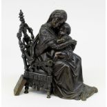 Bronzefigur Mutter mit Kind auf dem Schoß, Frankreich 1. H. 19. Jh., ursprünglich Aufsatz einer