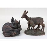 Skulpteur, 20. Jh., zwei Tierfigurengruppen, Ton dunkel patiniert: zwei Rehe, H: 16,5 cm, L: 16,8 cm