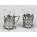 Paar WMF Jugendstil-Teeglashalter, um 1903-10, mit reliefiertem floralem Dekor, jew. auf 4 Füßen,