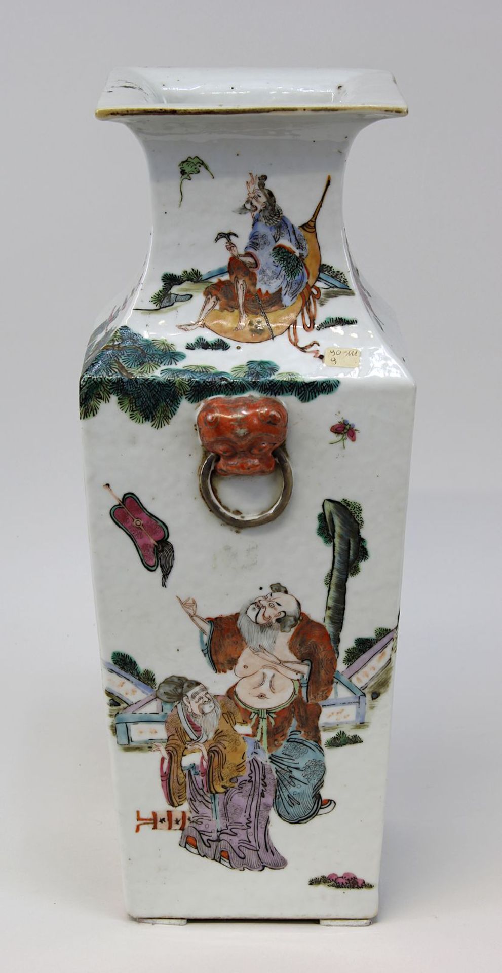 Chin. Porzellanvase, 19. Jh., vierkantiger Korpus aus Porzellan, weißer Scherben, Außenwandung - Bild 2 aus 5