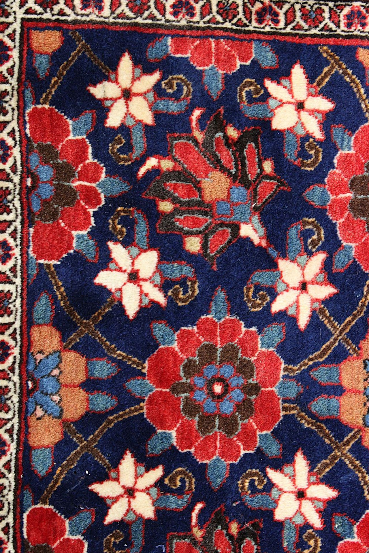 Weramin, Persien M. bis 2. H. 20. Jh., nachtblauer Fond, durchzogen von Blatt- u. Blütenranken, - Bild 3 aus 8