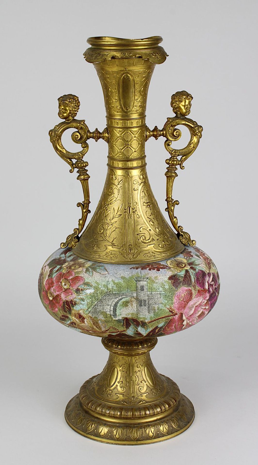 Historismus-Prunkvase aus Keramik mit Metallmontur, deutsch um 1880, Keramikkorpus floral