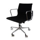 Bürodrehstuhl Eames Aluminium Chair EA 117, Design Ray und Charles Eames 1958, Ausführung Vitra um